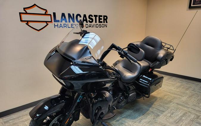 2021 Harley-Davidson® Road Glide® Limited Vivid Black - Black Finish FLTRK