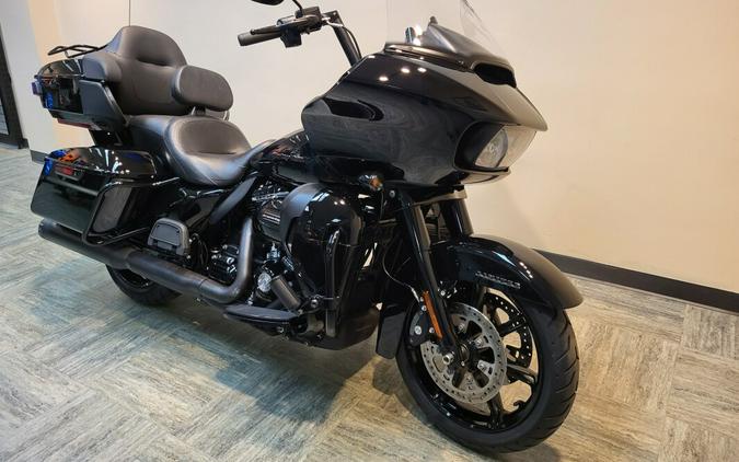 2021 Harley-Davidson® Road Glide® Limited Vivid Black - Black Finish FLTRK