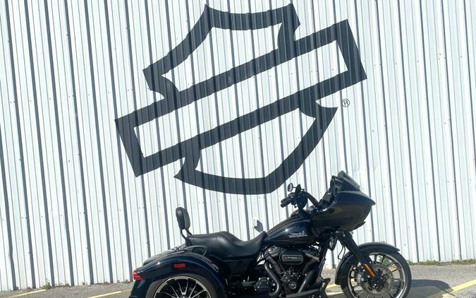 2023 Harley-Davidson Road Glide 3 Vivid Black - Black Finish