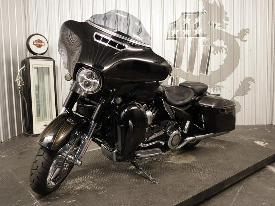 2015 Harley-Davidson® FLHXSE - CVO™ Street Glide®