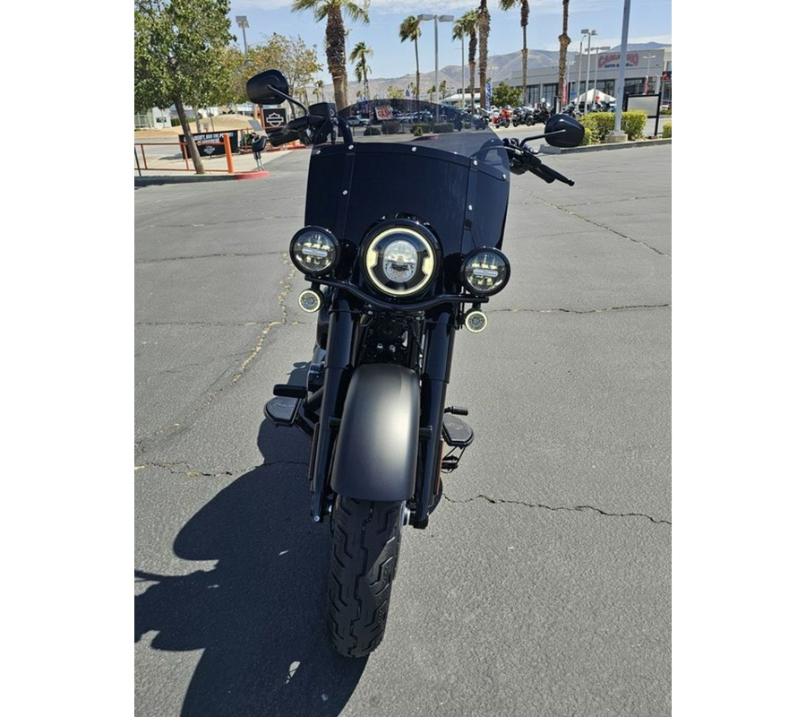 2026 Harley-Davidson® FLHD - Deadwood™