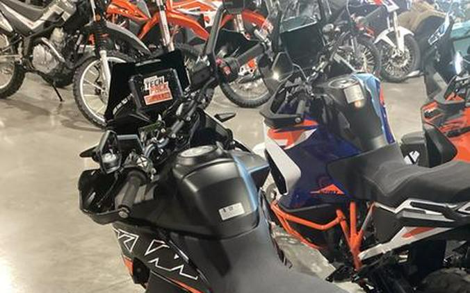 2024 KTM 890 SMT