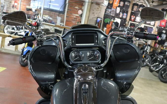 2016 Harley-Davidson CVO™ Road Glide™ Ultra