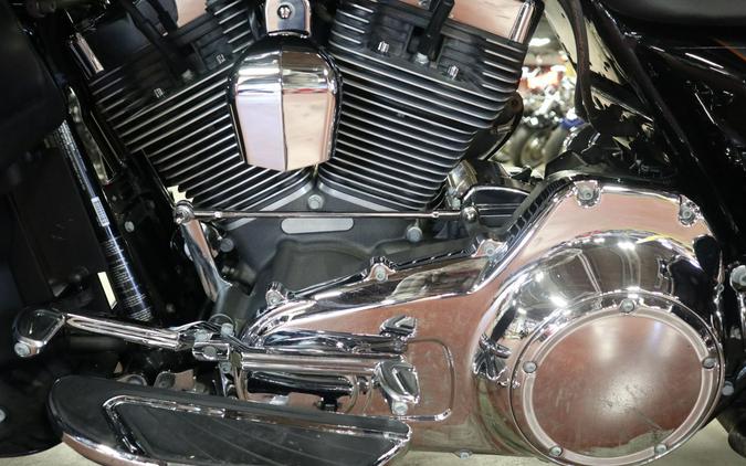 2016 Harley-Davidson CVO™ Road Glide™ Ultra