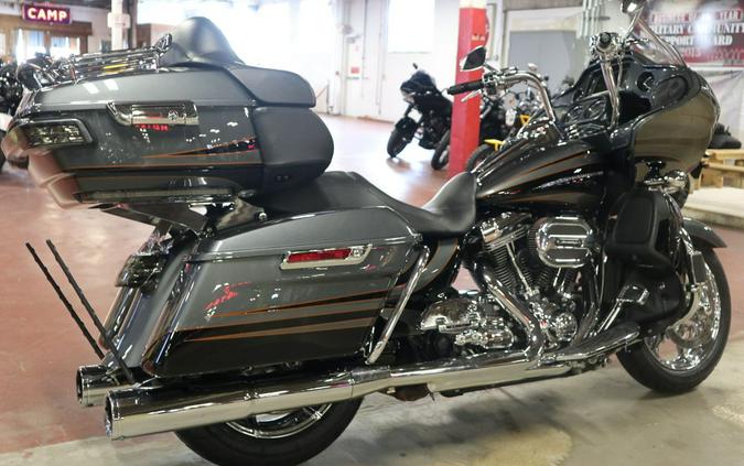 2016 Harley-Davidson CVO™ Road Glide™ Ultra