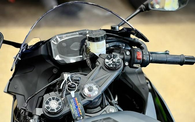 2025 Ninja® ZX™-6R ABS - Kawasaki
