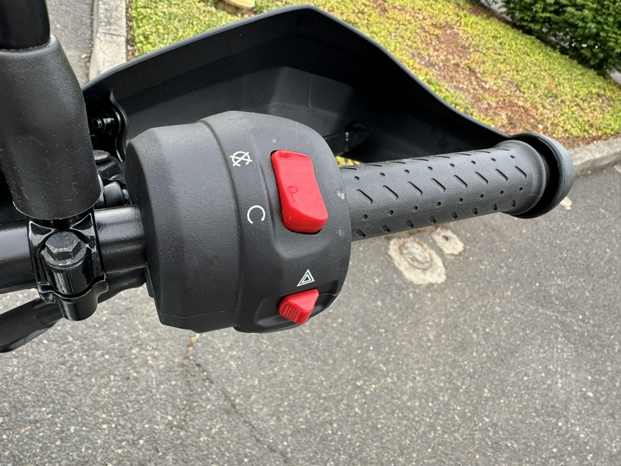 2025 Triumph SCRAMBLER 400 X - MATTE KHAKI GREEN - FUSION WHITE