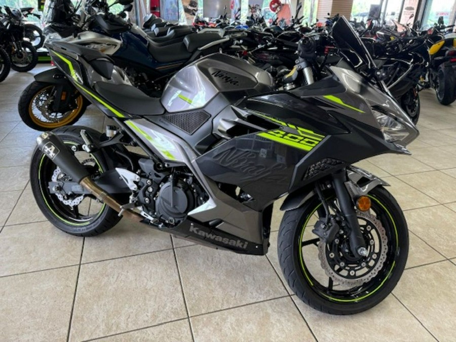 2021 Kawasaki Ninja® 400 ABS Metallic Gray/Metallic Magnetic Dark Gray