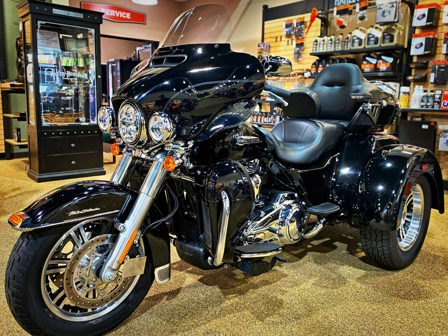 2019 HarleyDavidson Tri Glide Ultra Black for sale in Delbarton, WV