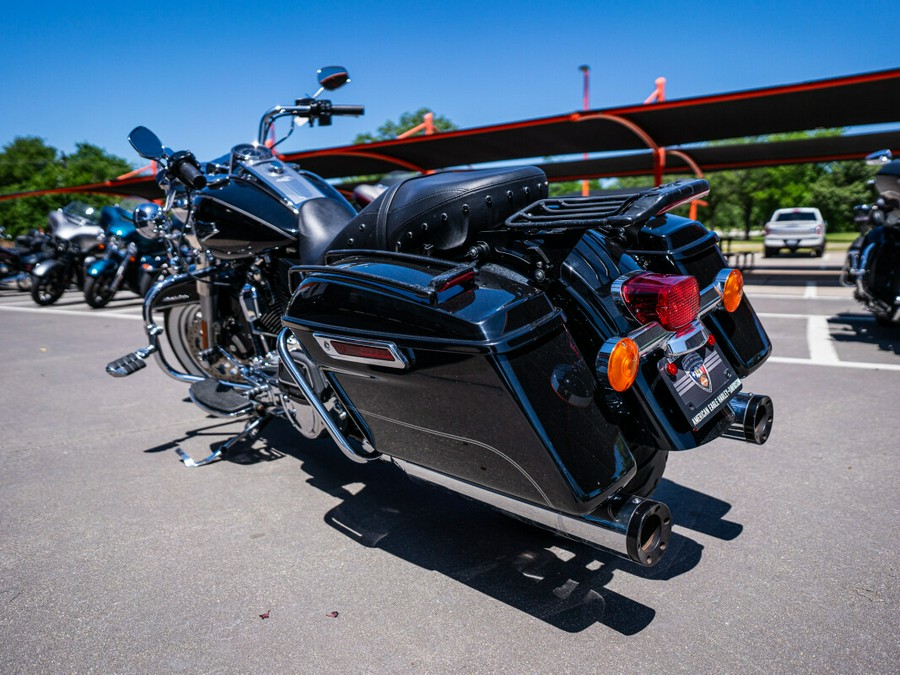 2016 Harley-Davidson Road King BLACK W/PINSTRIPE