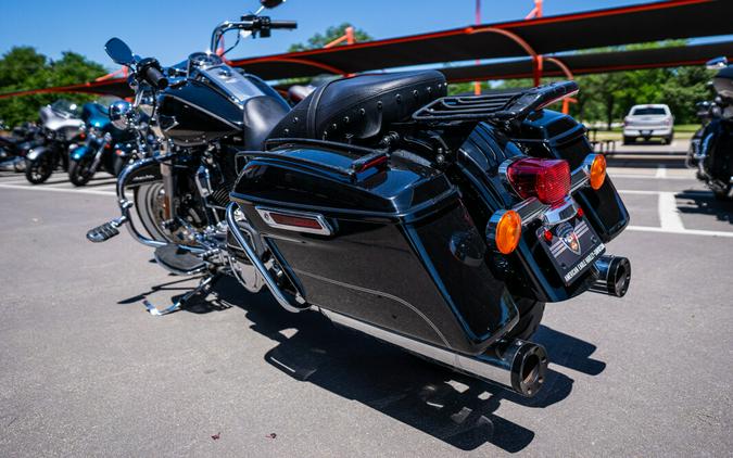 2016 Harley-Davidson Road King BLACK W/PINSTRIPE