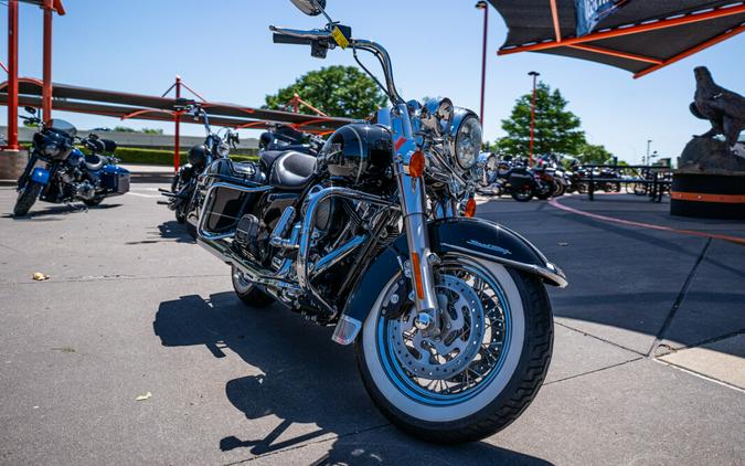 2016 Harley-Davidson Road King BLACK W/PINSTRIPE