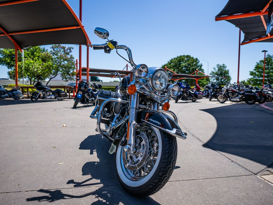 2016 Harley-Davidson Road King BLACK W/PINSTRIPE