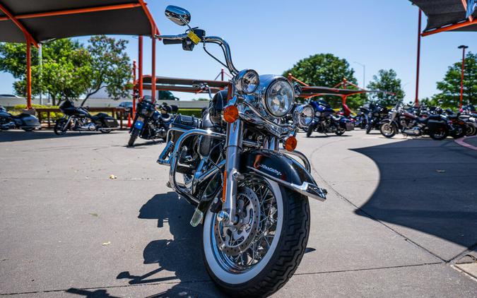 2016 Harley-Davidson Road King BLACK W/PINSTRIPE