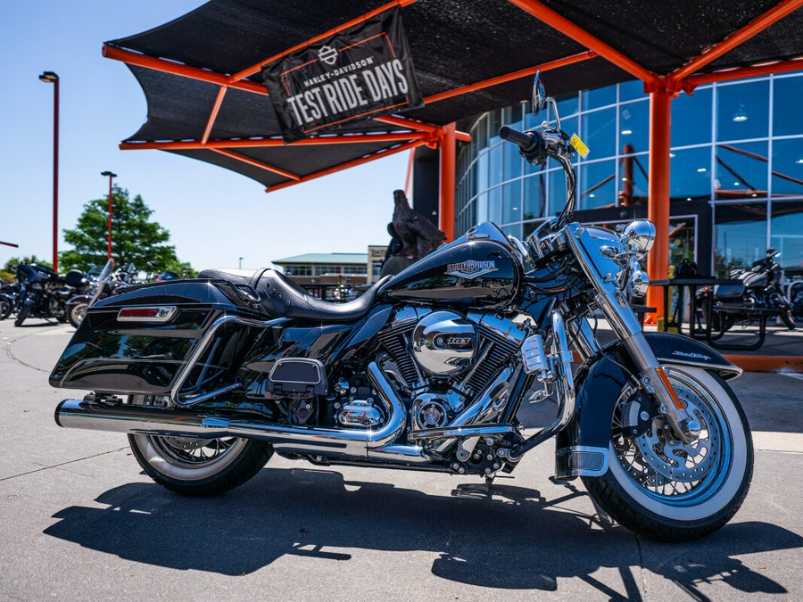 2016 Harley-Davidson Road King BLACK W/PINSTRIPE