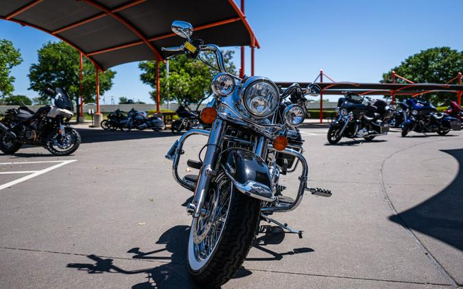 2016 Harley-Davidson Road King BLACK W/PINSTRIPE