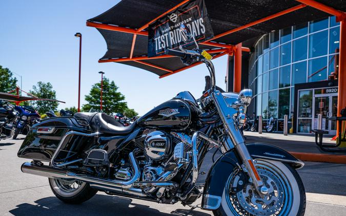 2016 Harley-Davidson Road King BLACK W/PINSTRIPE