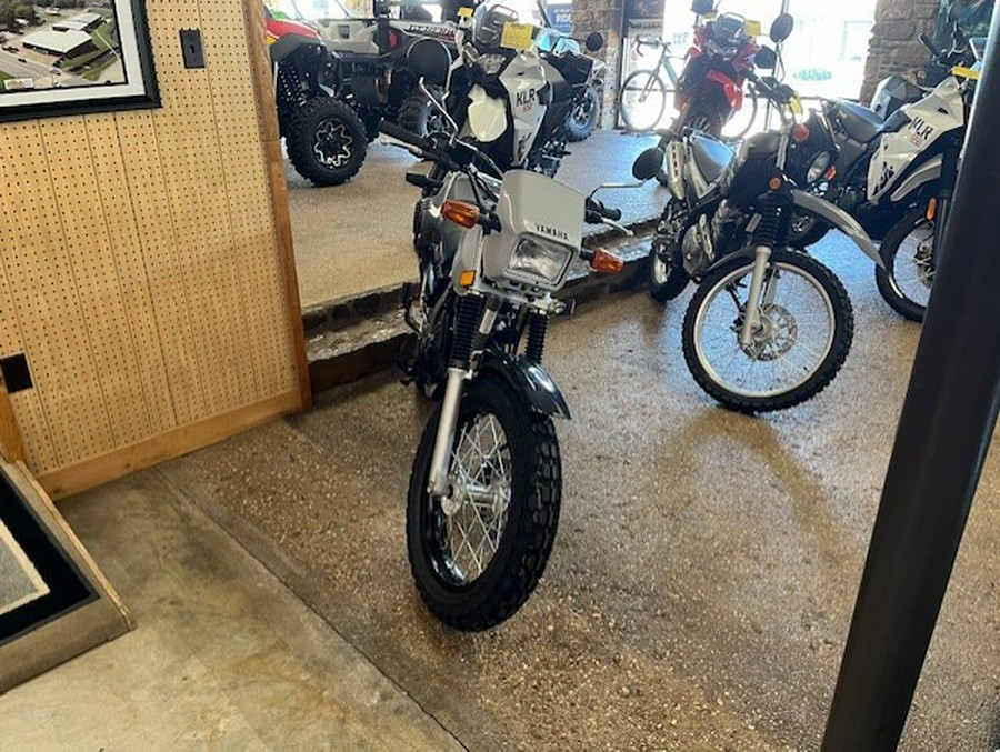 2025 Yamaha TW 200 GALLANT GRAY