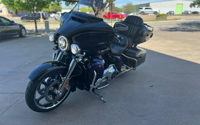 2021 Harley-Davidson® CVO™ Limited Royal Purple & Royal Black Fade