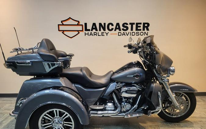 2022 Harley-Davidson® Tri Glide® Ultra Gauntlet Gray Metallic/Vivid Black FLHTCUTG