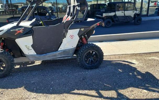 2014 Can-Am Maverick™ X® xc DPS™ 1000R