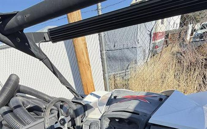 2014 Can-Am Maverick™ X® xc DPS™ 1000R