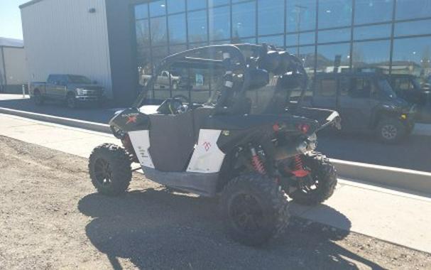 2014 Can-Am Maverick™ X® xc DPS™ 1000R