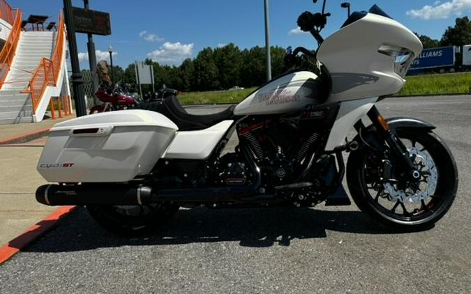 2024 Harley-Davidson CVO™ Road Glide® ST Golden White Pearl