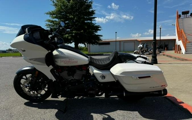 2024 Harley-Davidson CVO™ Road Glide® ST Golden White Pearl