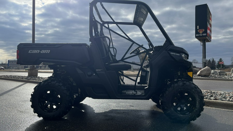 2024 Can-Am™ Defender DPS HD10