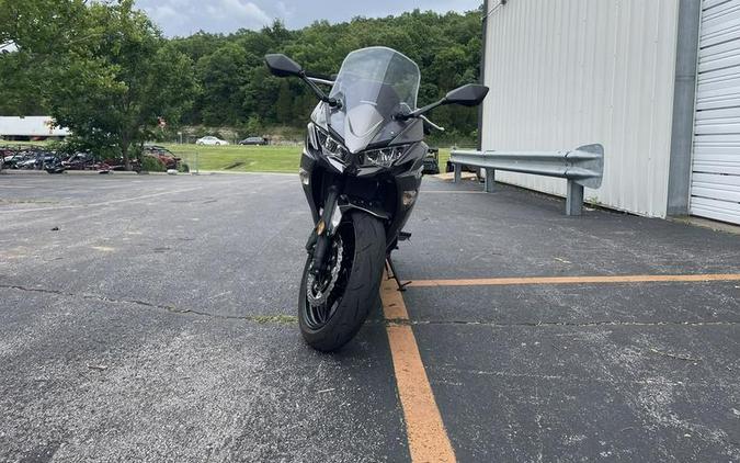 2021 Kawasaki Ninja® 650 Metallic Graphite Gray/Metallic Spark Black