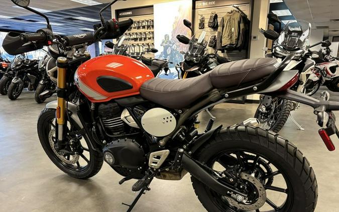2026 Triumph Scrambler 400 X Baja OrangeAluminium