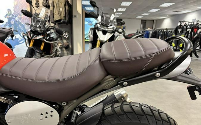 2026 Triumph Scrambler 400 X Baja OrangeAluminium