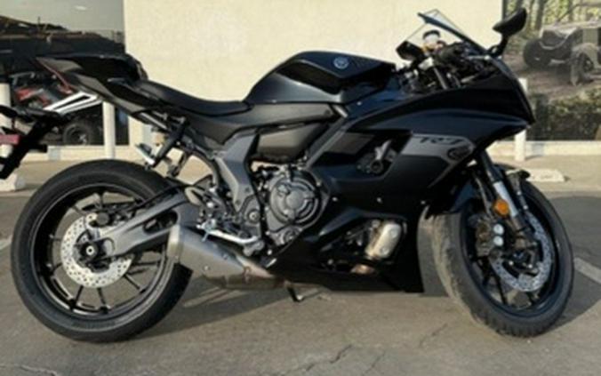 2025 Yamaha YZF-R7 R7