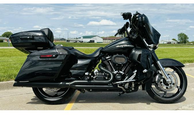 2017 Harley-Davidson® FLHXSE STREET GLIDE CVO