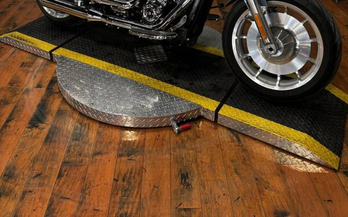 2024 Harley-Davidson® Fat Boy™ 114 SHARKSKIN BLUE