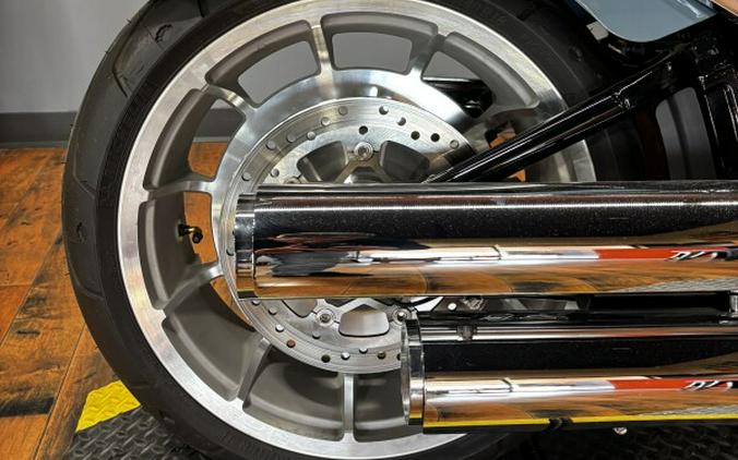 2024 Harley-Davidson® Fat Boy™ 114 SHARKSKIN BLUE