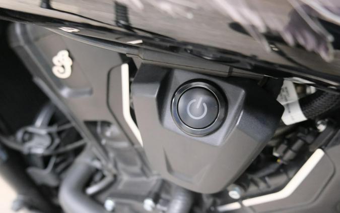 2025 INDIAN MOTORCYCLE SCOUT BOBBER LIMITED WITH TECHNOLOGY PACKAGE BLACK METALLIC