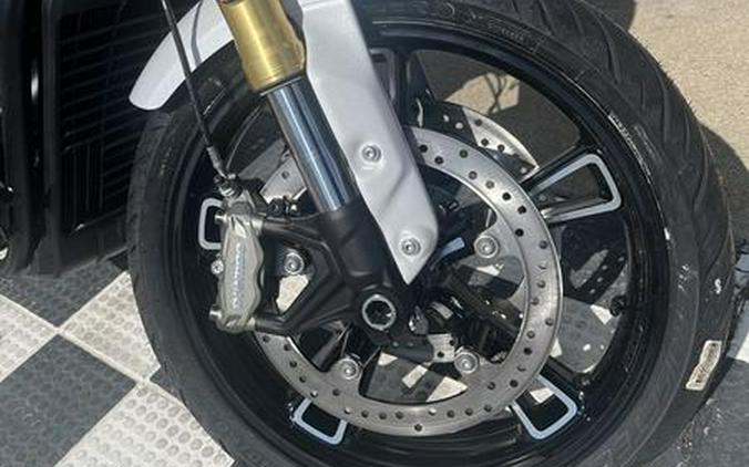 2025 Indian Motorcycle® 101 Scout® Ghost White Metallic with Graphics