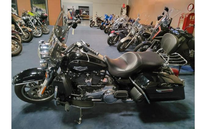 2017 Harley-Davidson® ROADKING