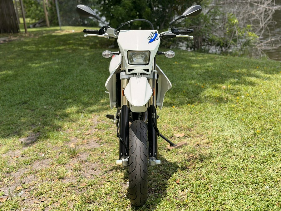 2022 Suzuki Motor of America Inc. DR-Z400SM