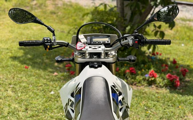 2022 Suzuki Motor of America Inc. DR-Z400SM