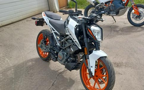 2022 KTM Duke 200