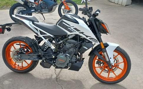 2022 KTM Duke 200