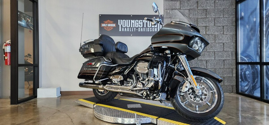 2016 Harley-Davidson® CVO™ Road Glide® Ultra FLTRUSE