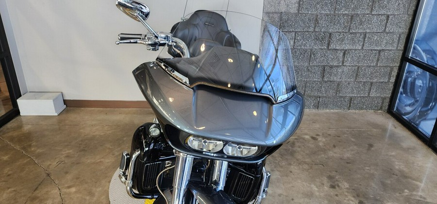 2016 Harley-Davidson® CVO™ Road Glide® Ultra FLTRUSE