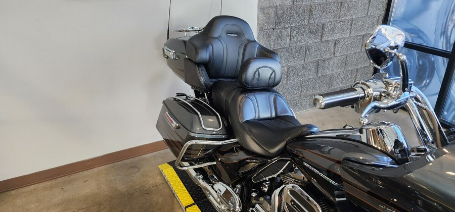 2016 Harley-Davidson® CVO™ Road Glide® Ultra FLTRUSE