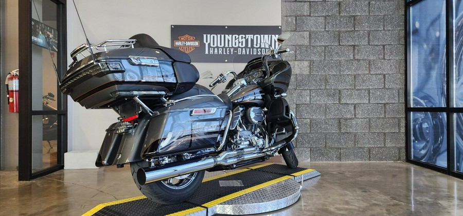 2016 Harley-Davidson® CVO™ Road Glide® Ultra FLTRUSE