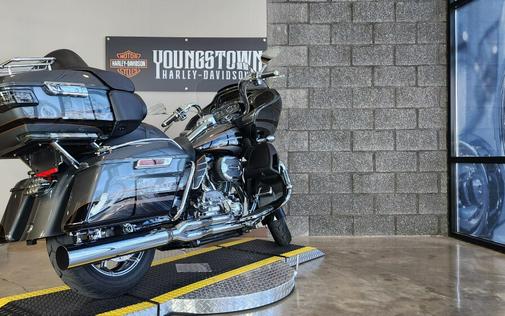 2016 Harley-Davidson® CVO™ Road Glide® Ultra FLTRUSE