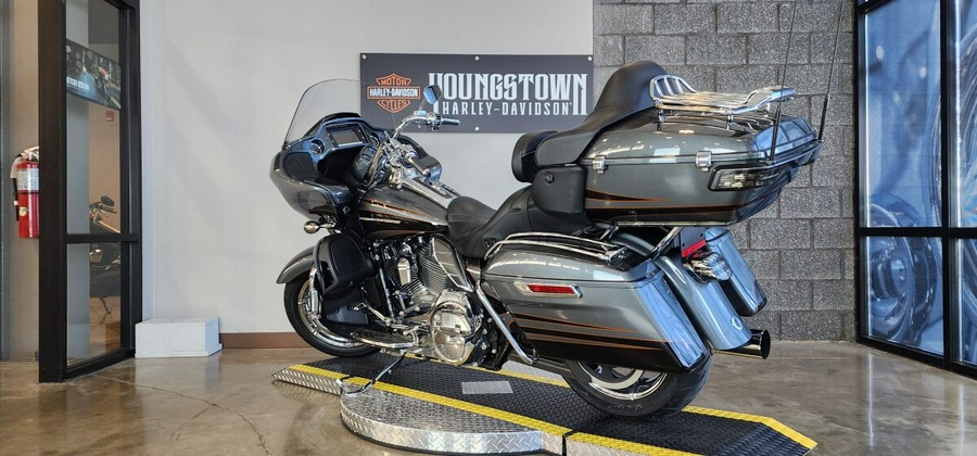 2016 Harley-Davidson® CVO™ Road Glide® Ultra FLTRUSE